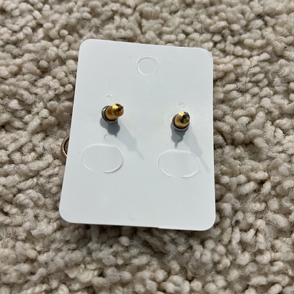 ⭐️ $15 for 2 ⭐️ BNWT Gold Zipper Earrings - Picture 2 of 2